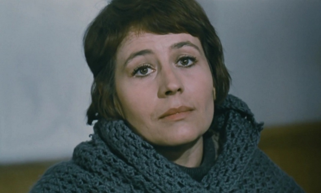 Она не пьет, не курит, не клеит парней, но она... болтает! (1970) Она не пьет, не курит, не клеит парней, но она... болтает! (1970)