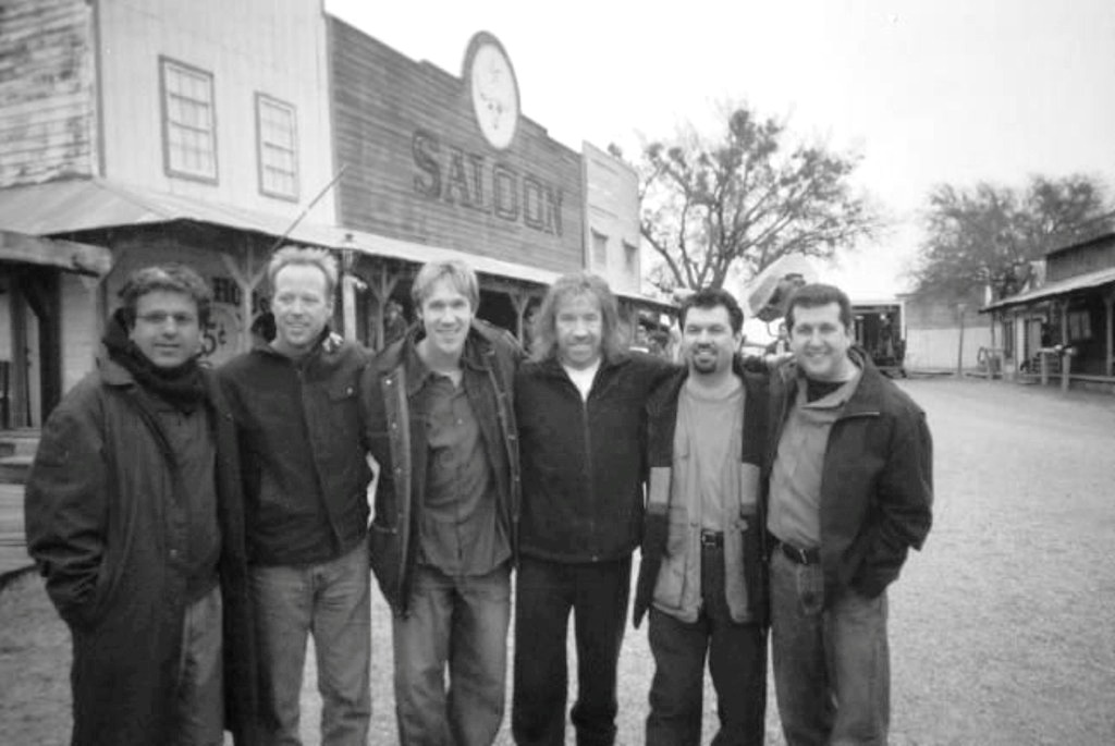 Кадры из Обитель дьявола (2003)