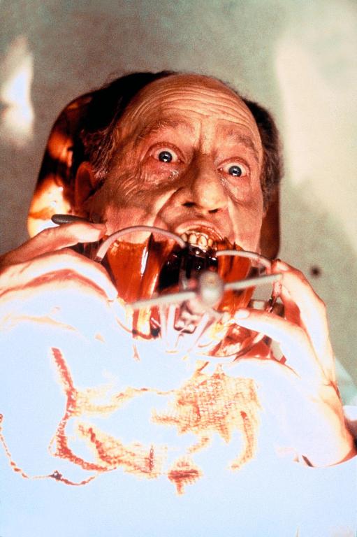 Кадры из Дантист (1996)