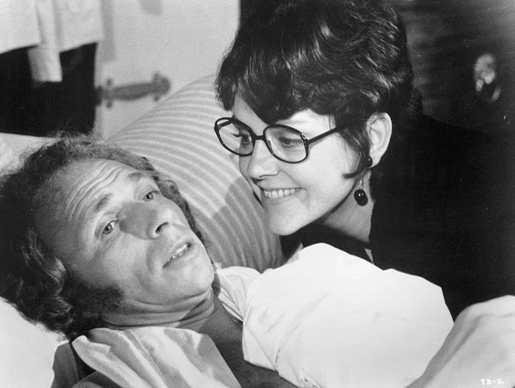 Кадры из Высокий блондин в черном ботинке (1972)