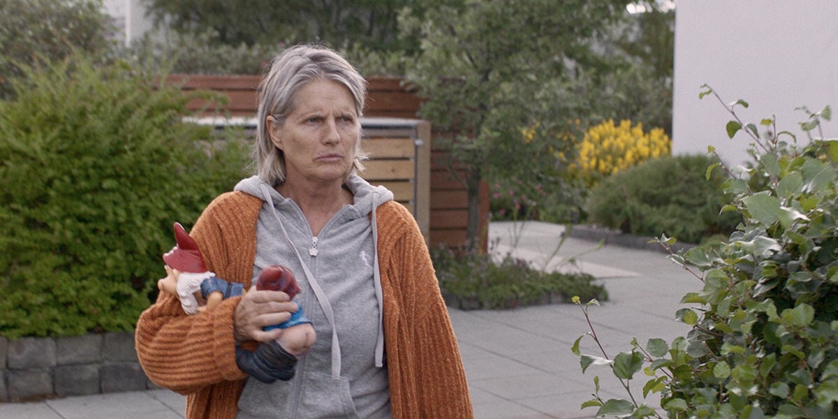 Кадры из Под деревом (2017)