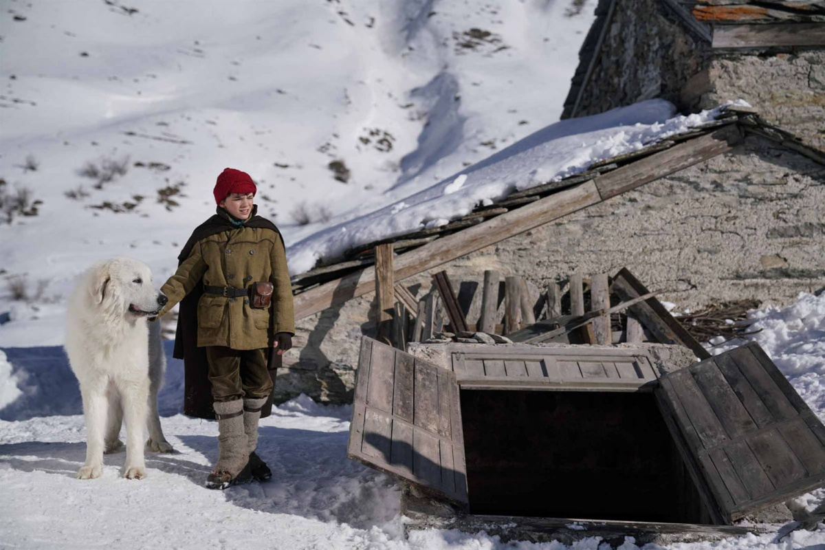 Кадры из Белль и Себастьян: Друзья навек (2017)