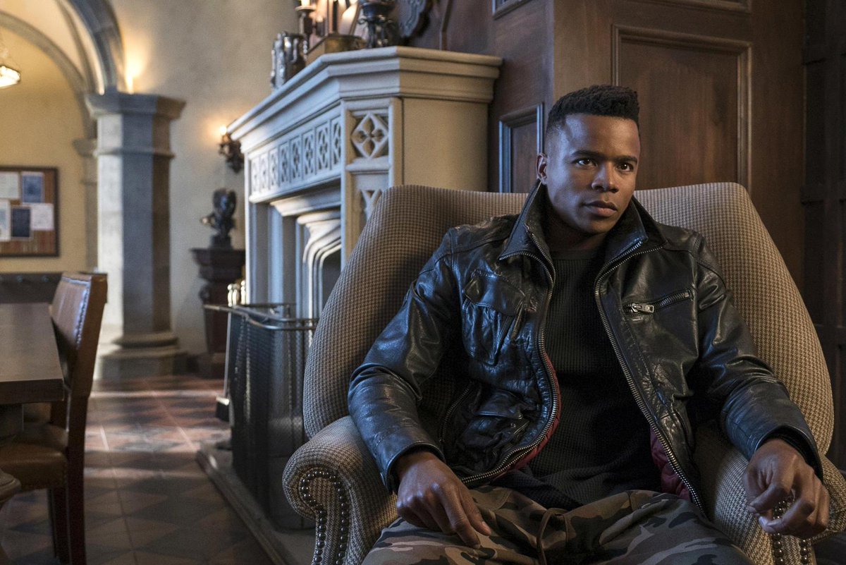 Кадры из Дорогие белые (2017)