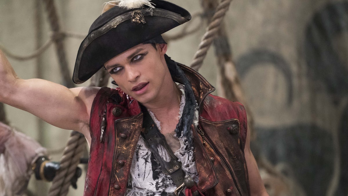 Кадры из Наследники 2 (2017)