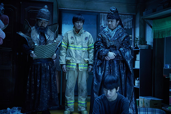 С Богами: Два мира (2017)