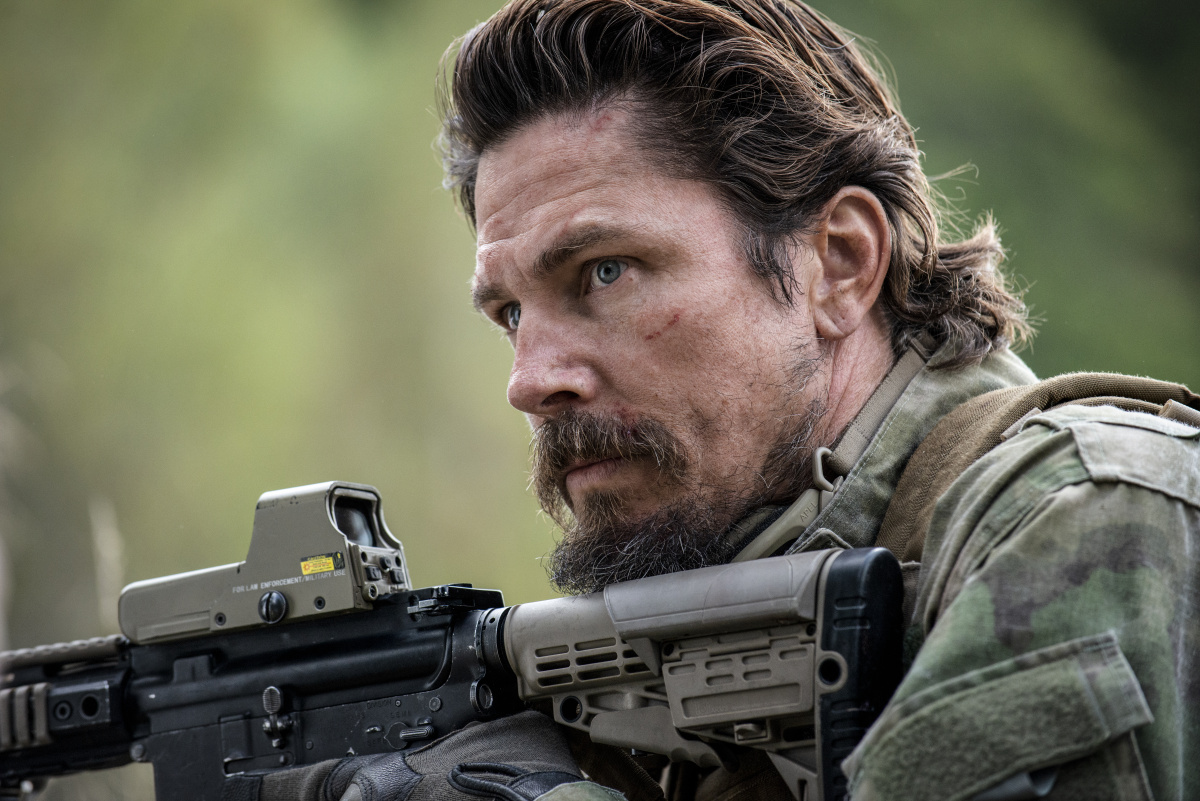 Кадры из Хантер Киллер (2018)