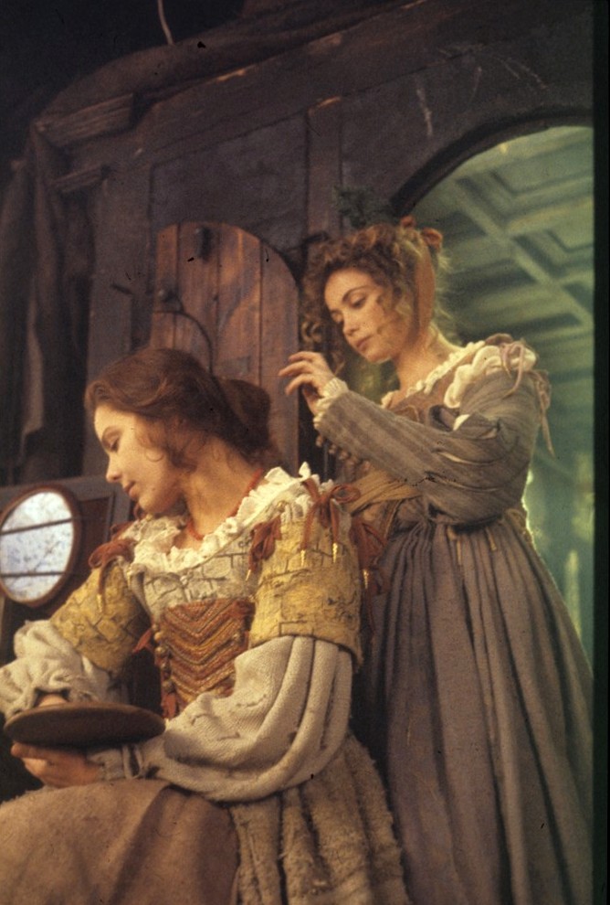 Кадры из Путешествие капитана Фракасса (1990)