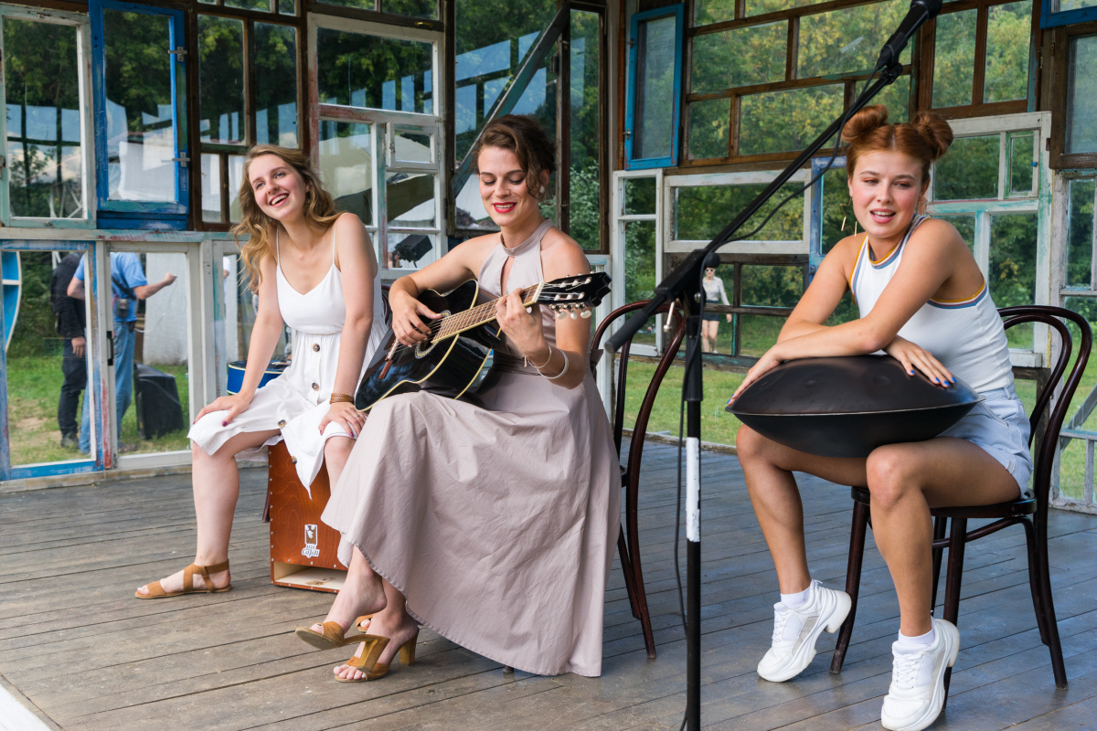 Кадры из Выше неба (2019)