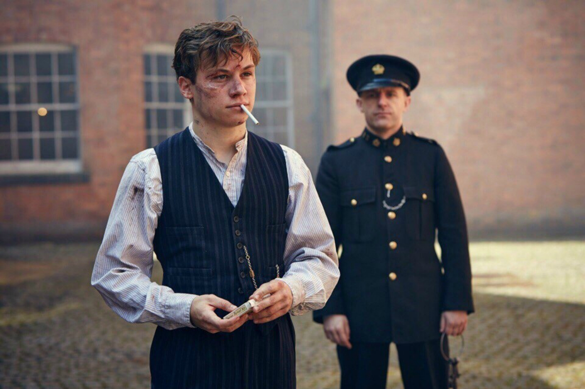 Кадры из Острые козырьки / Заточенные кепки (2013)