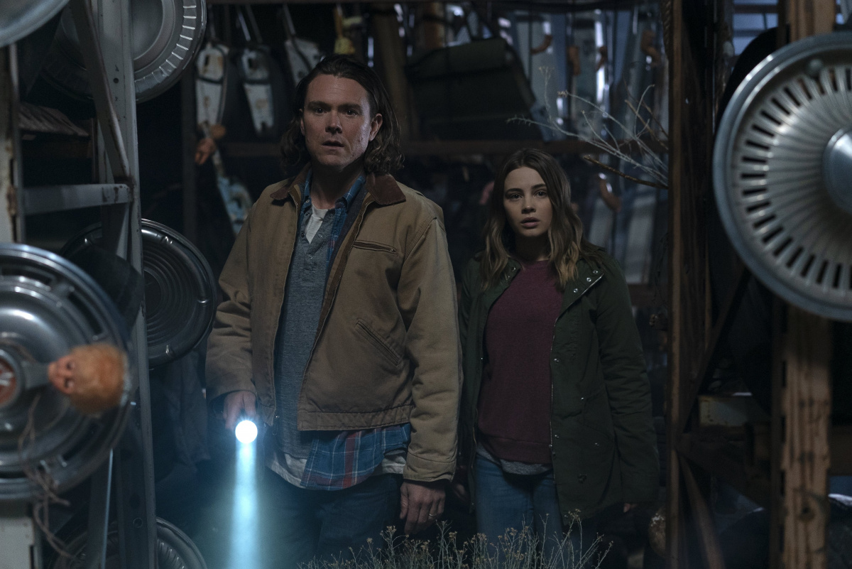 Кадры из Навстречу тьме / Под покровом ночи (2018)