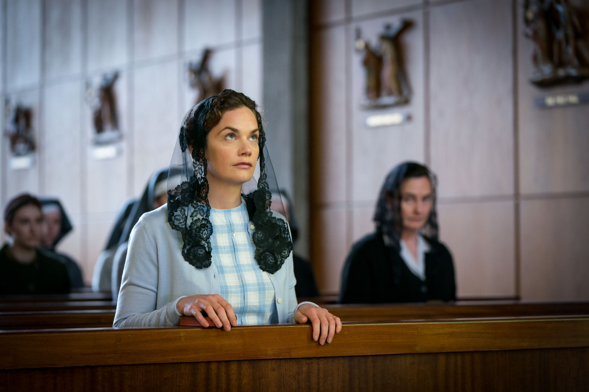 Кадры из Миссис Уилсон (2018)