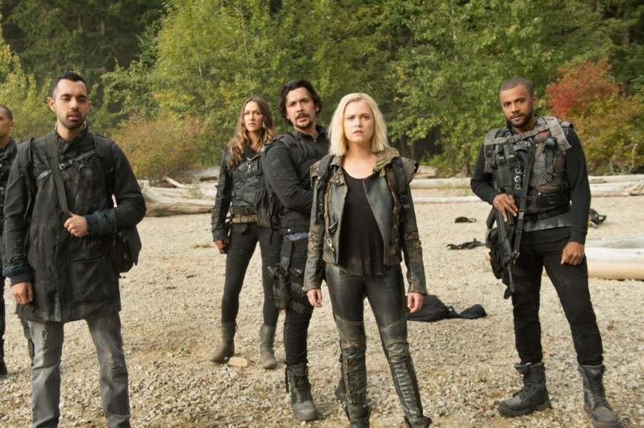 Кадры из Сотня (2014)