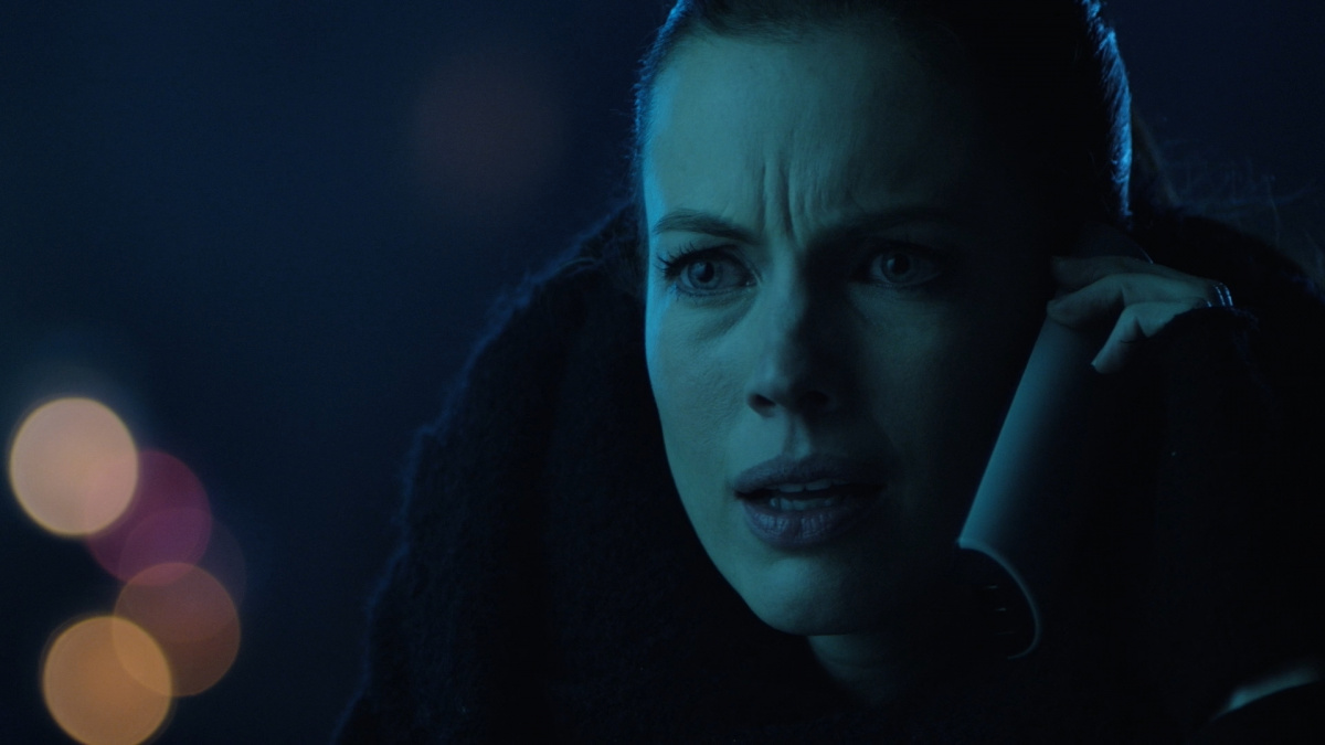 Кадры из Среди теней (2019)