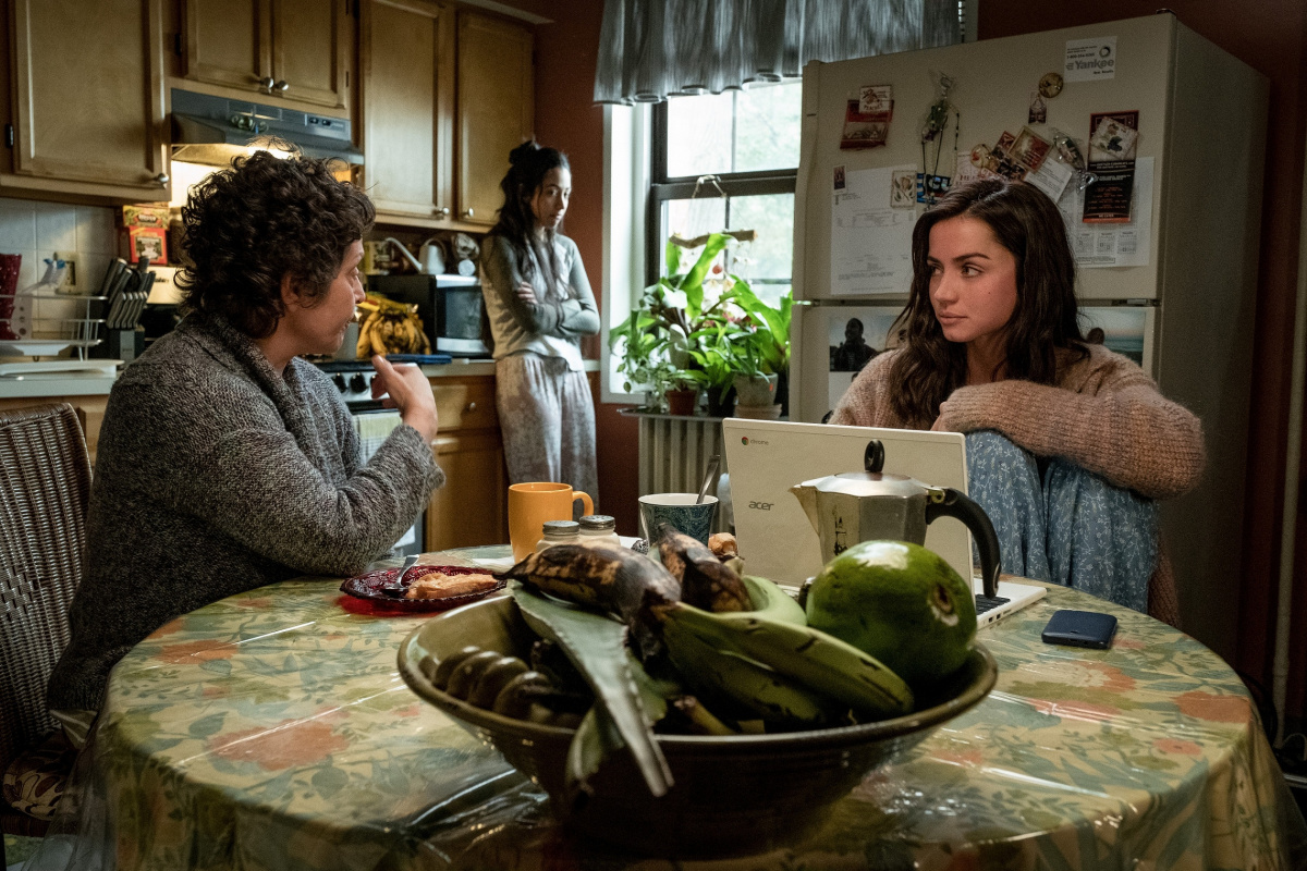 Кадры из Достать ножи (2019)