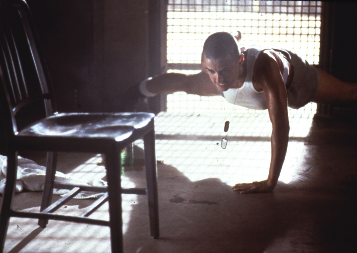 Кадры из Солдат Джейн (1997)