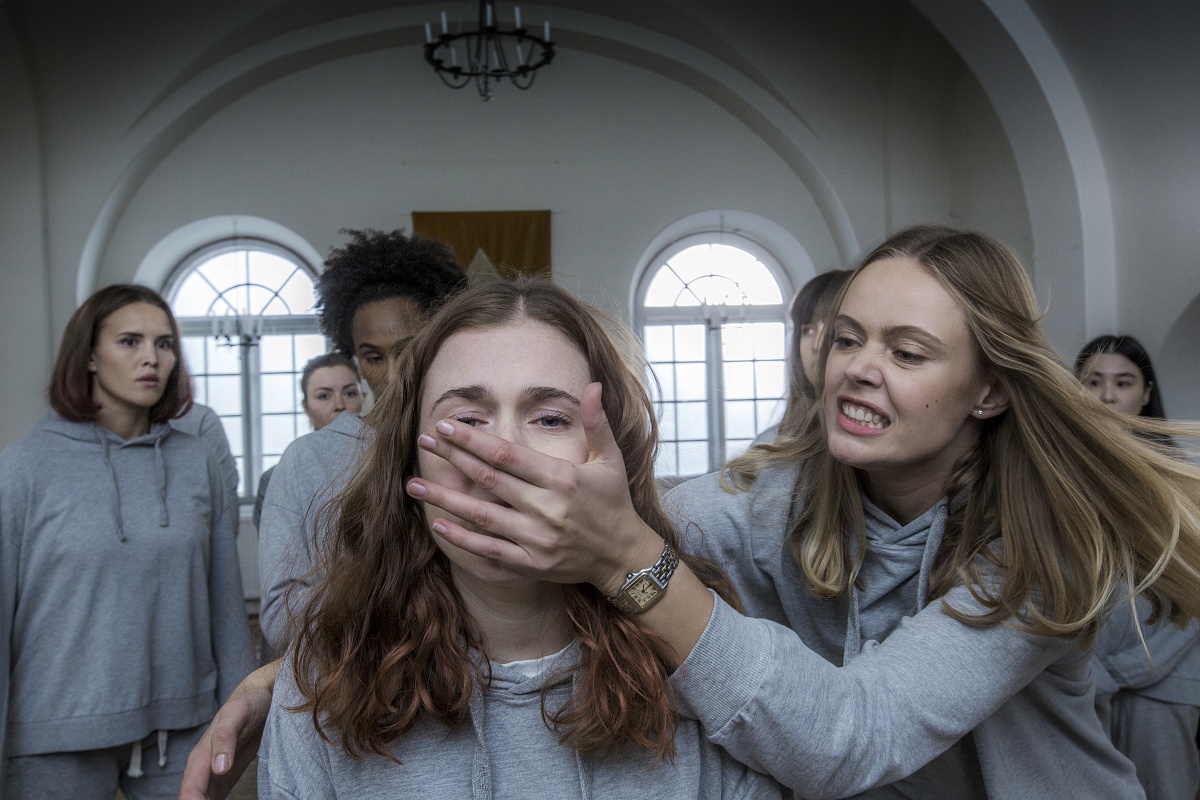 Кадры из В изоляции (2020)