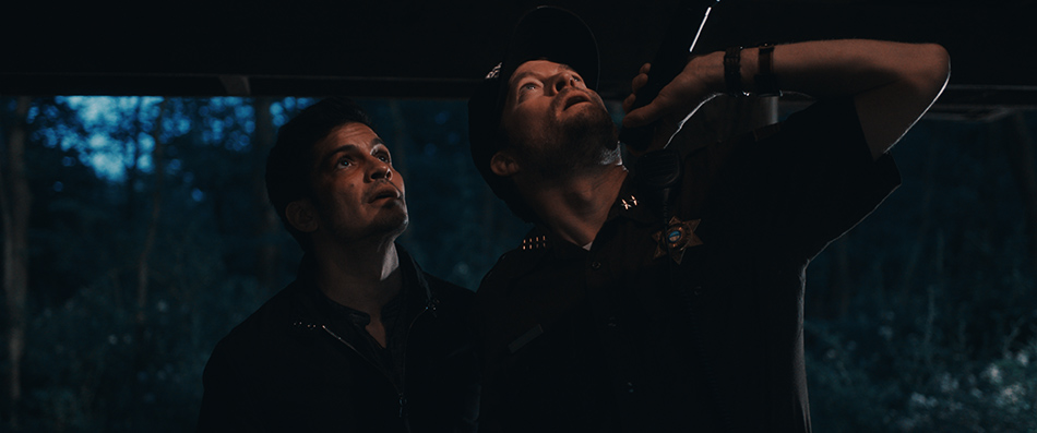 Кадры из Зло пускает корни (2020)