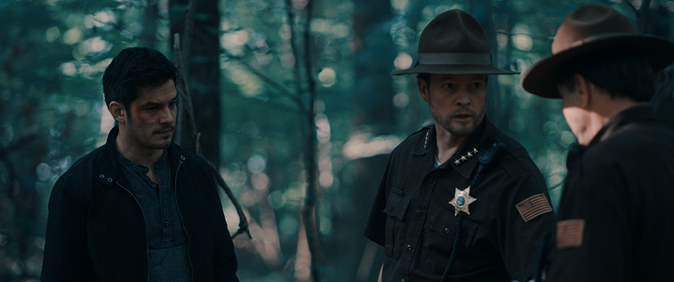 Кадры из Зло пускает корни (2020)