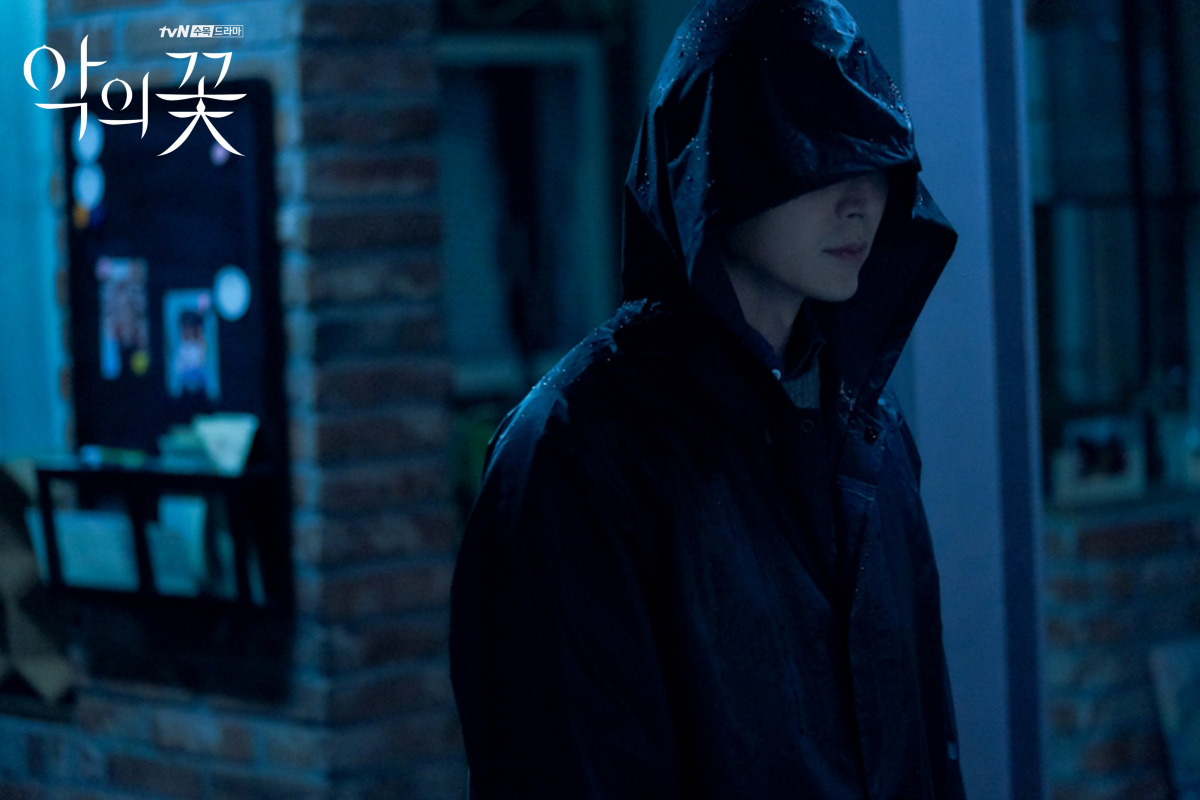 Кадры из Цветок зла (2020)