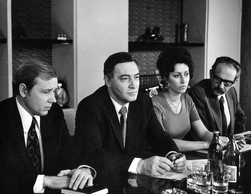 Кадры из ... И другие официальные лица (1976)