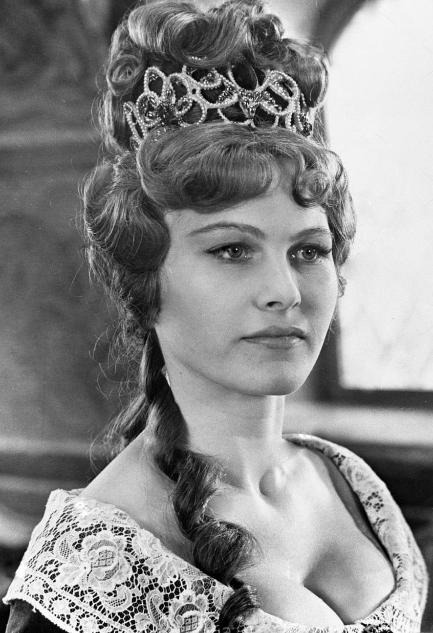 Кадры из В начале славных дел (1980)