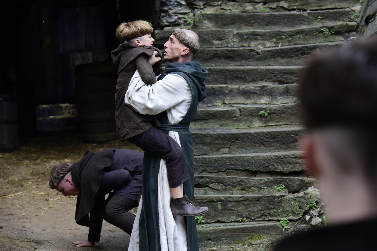 Кадры из Нарцисс и Златоуст (2020)