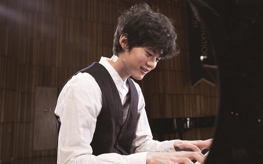 Кадры из Пчёлы и раскаты грома (2019)