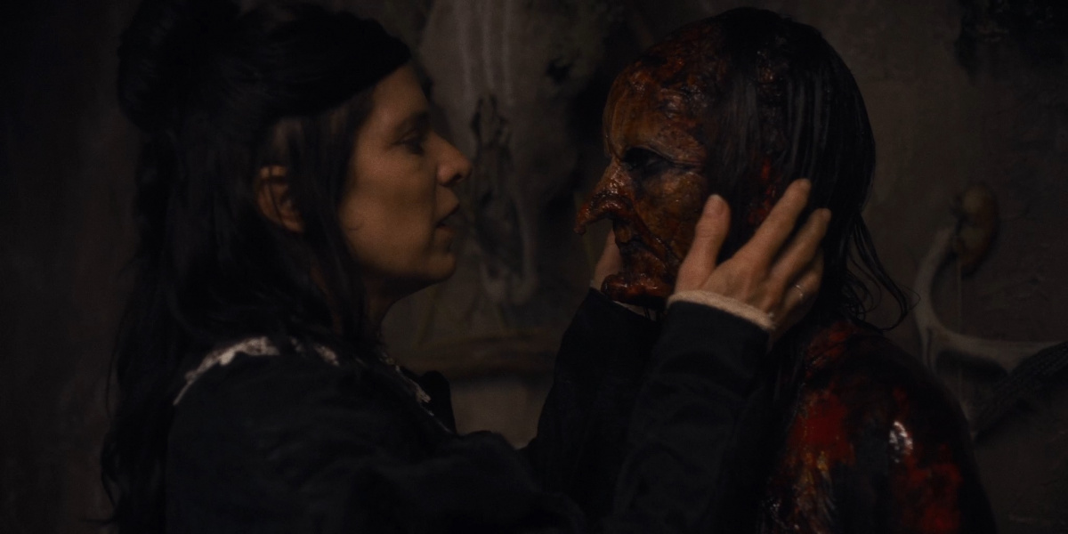 Кадры из За призрачной дверью (2020)