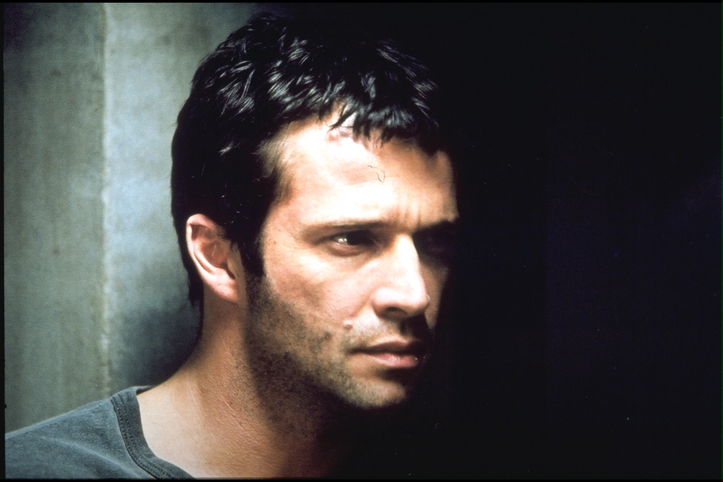 Кадры из Обитель зла (2002)