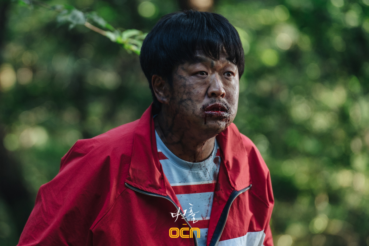 Кадры из Тёмная дыра (2021)