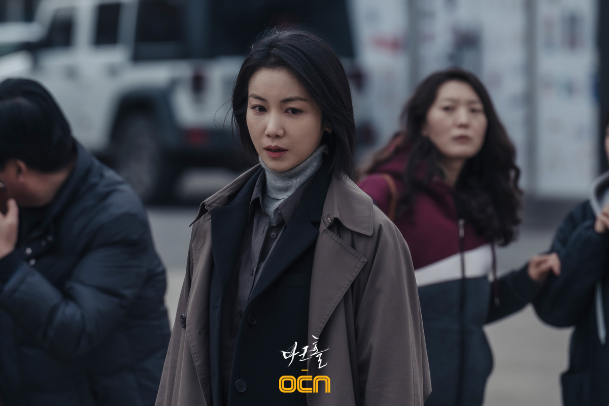 Кадры из Тёмная дыра (2021)