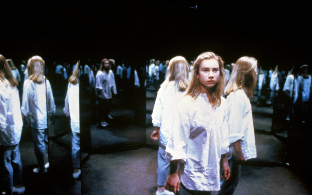 Кадры из Восставший из ада 2 (1988)