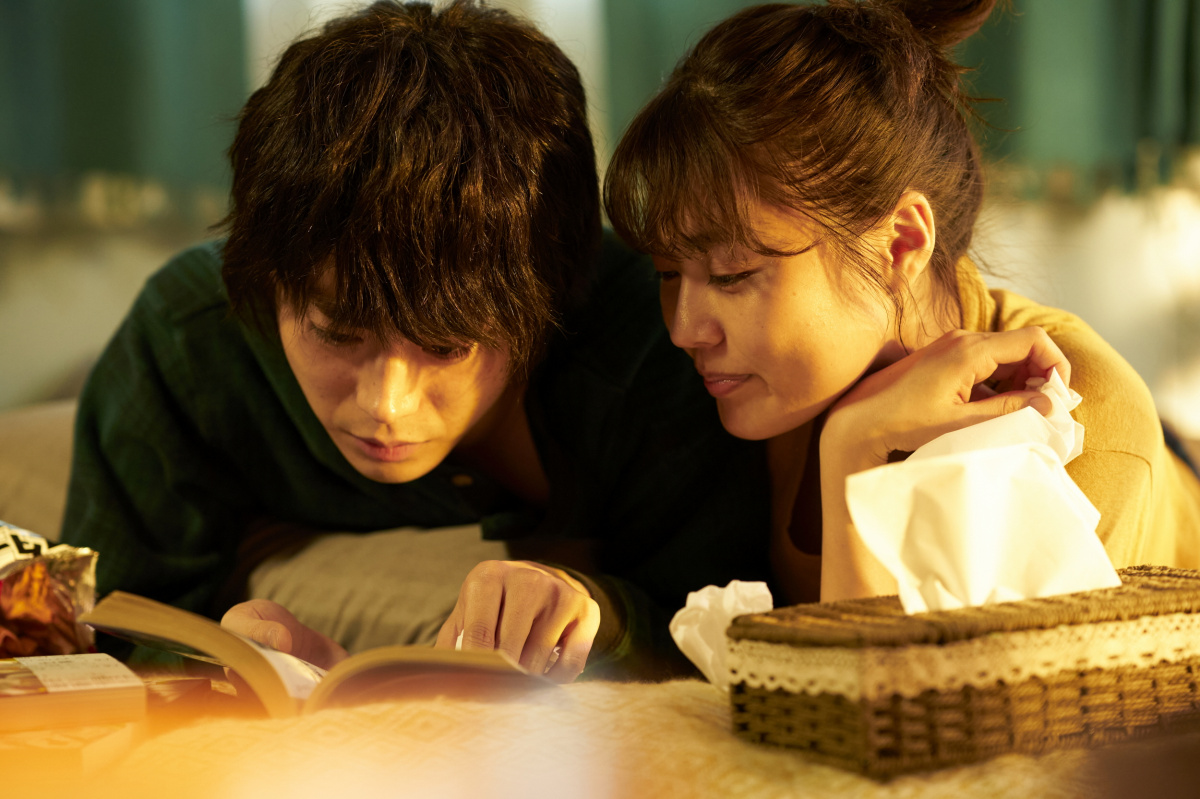 Кадры из Любовь – как букет цветов (2021)