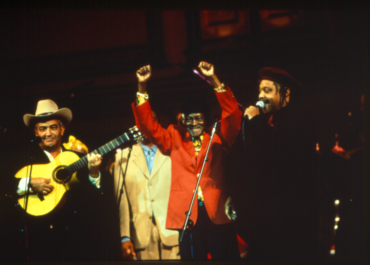 Кадры из Клуб Буена Виста (1999)