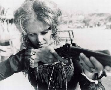 Кадры из Однажды на Диком Западе (1968)