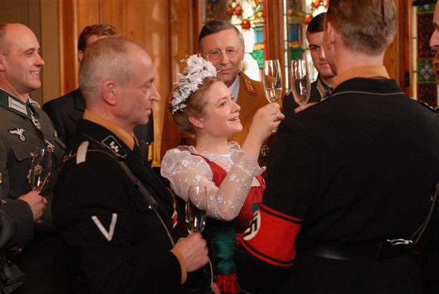 Кадры из Я обслуживал английского короля (2006)