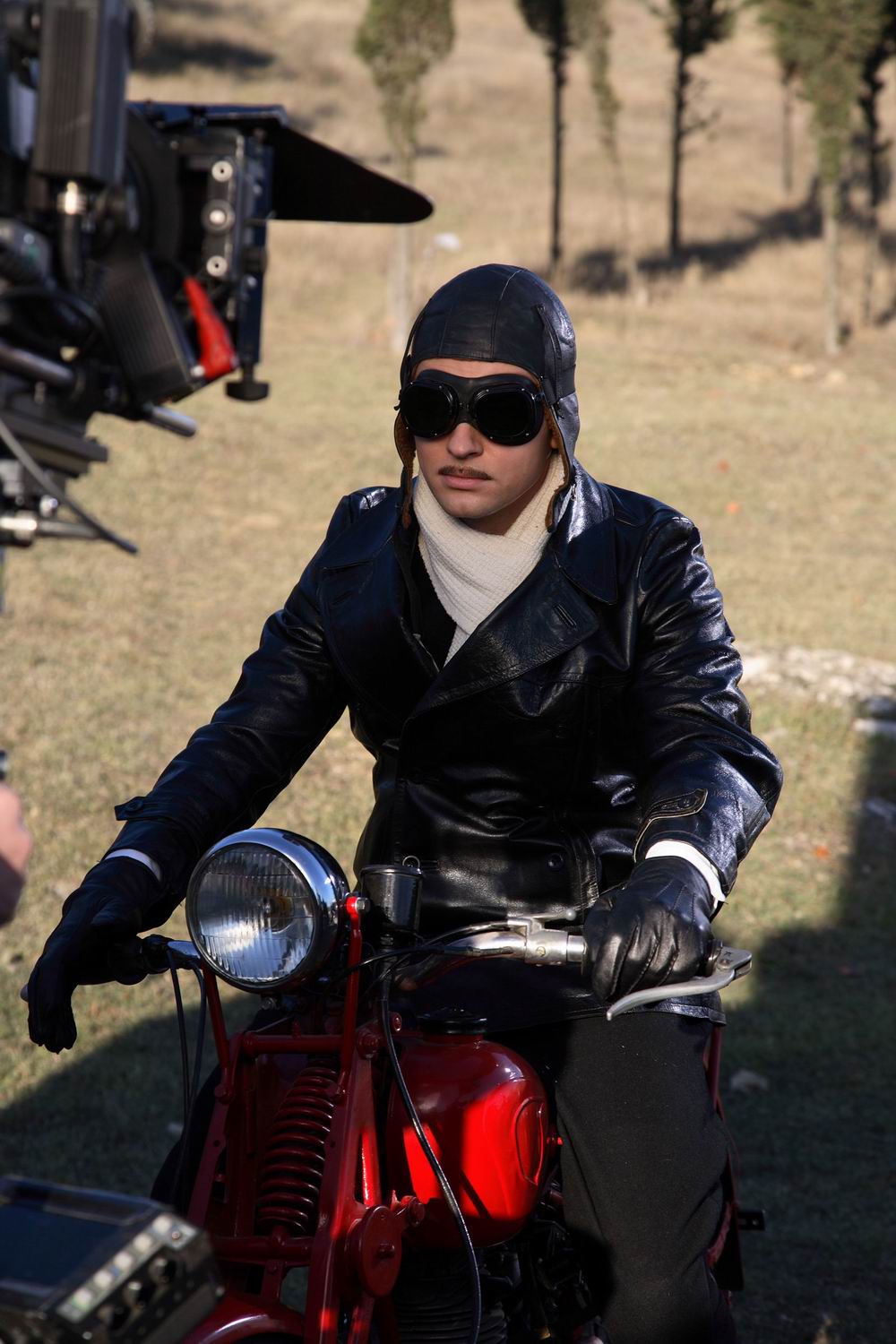 Кадры из Исаев (2009)