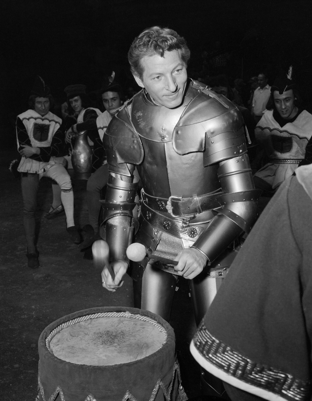 Кадры из Придворный шут (1955)