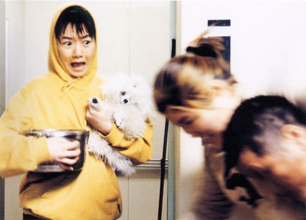 Кадры из Лающие собаки никогда не кусают (2000)