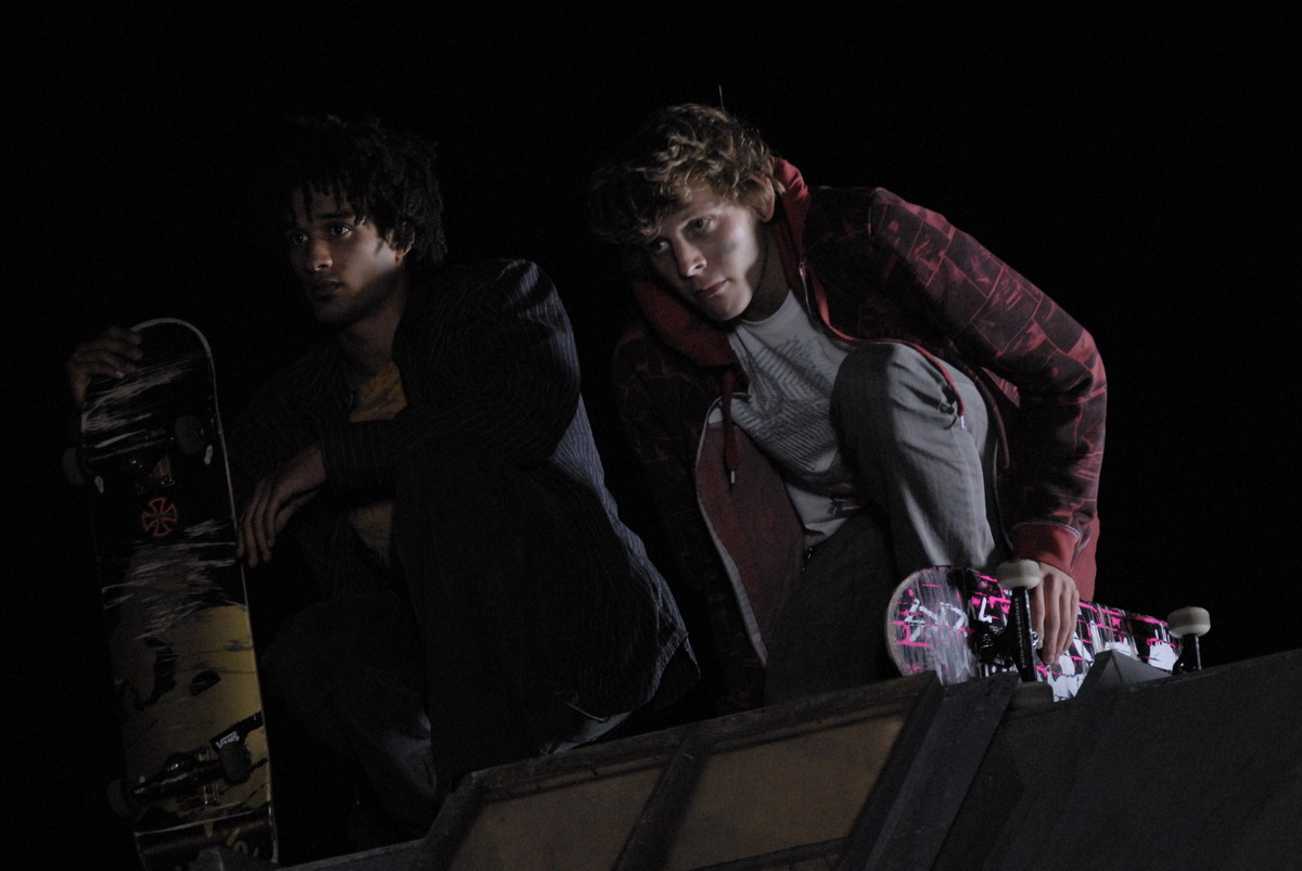 Кадры из На скейте от смерти (2008)