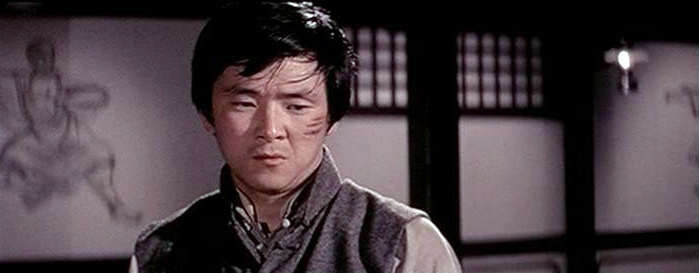 Кадры из Повелитель летающей гильотины (1976)