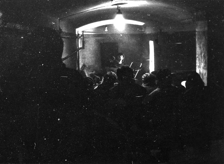 Кадры из Йя-Хха (1986)