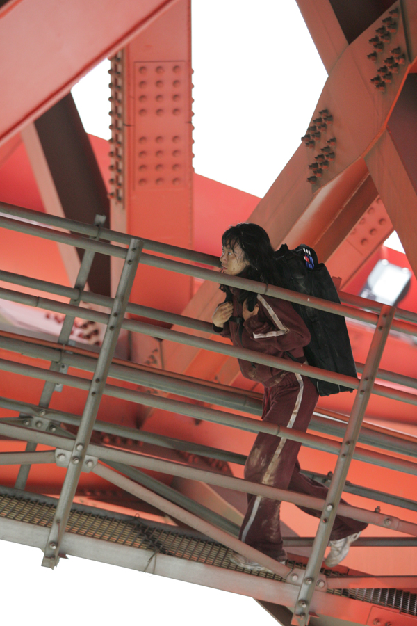 Кадры из Хозяин / Вторжение динозавра (2006)