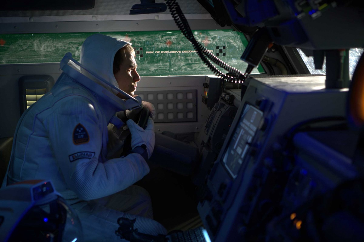 Кадры из Луна 2112 (2009)