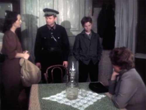 Третий в пятом ряду (1984)