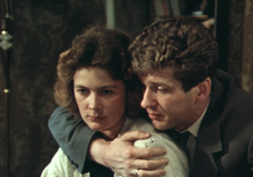 Кадры из Никто не заменит тебя (1983)