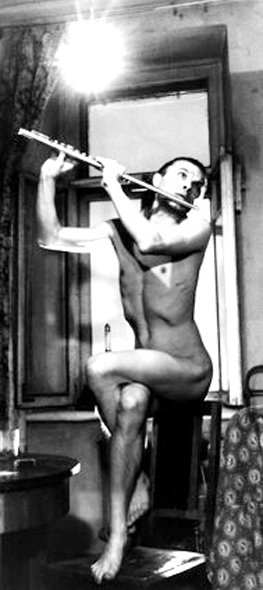 Кадры из Черная роза — эмблема печали, красная роза — эмблема любви (2016)