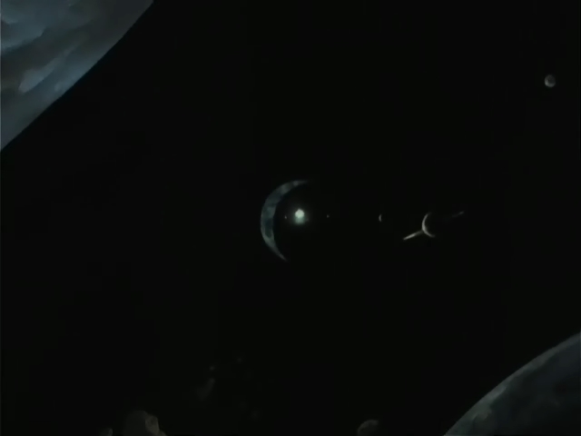 Кадры из Королева тысячелетия (1981)